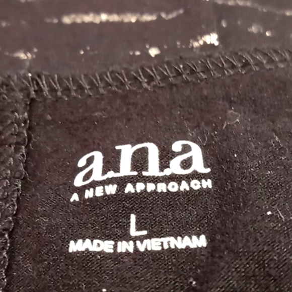 Ana LG Black and Metallic Gold Long Sleeve Soft Stretchy Tee - Picture 3 of 5